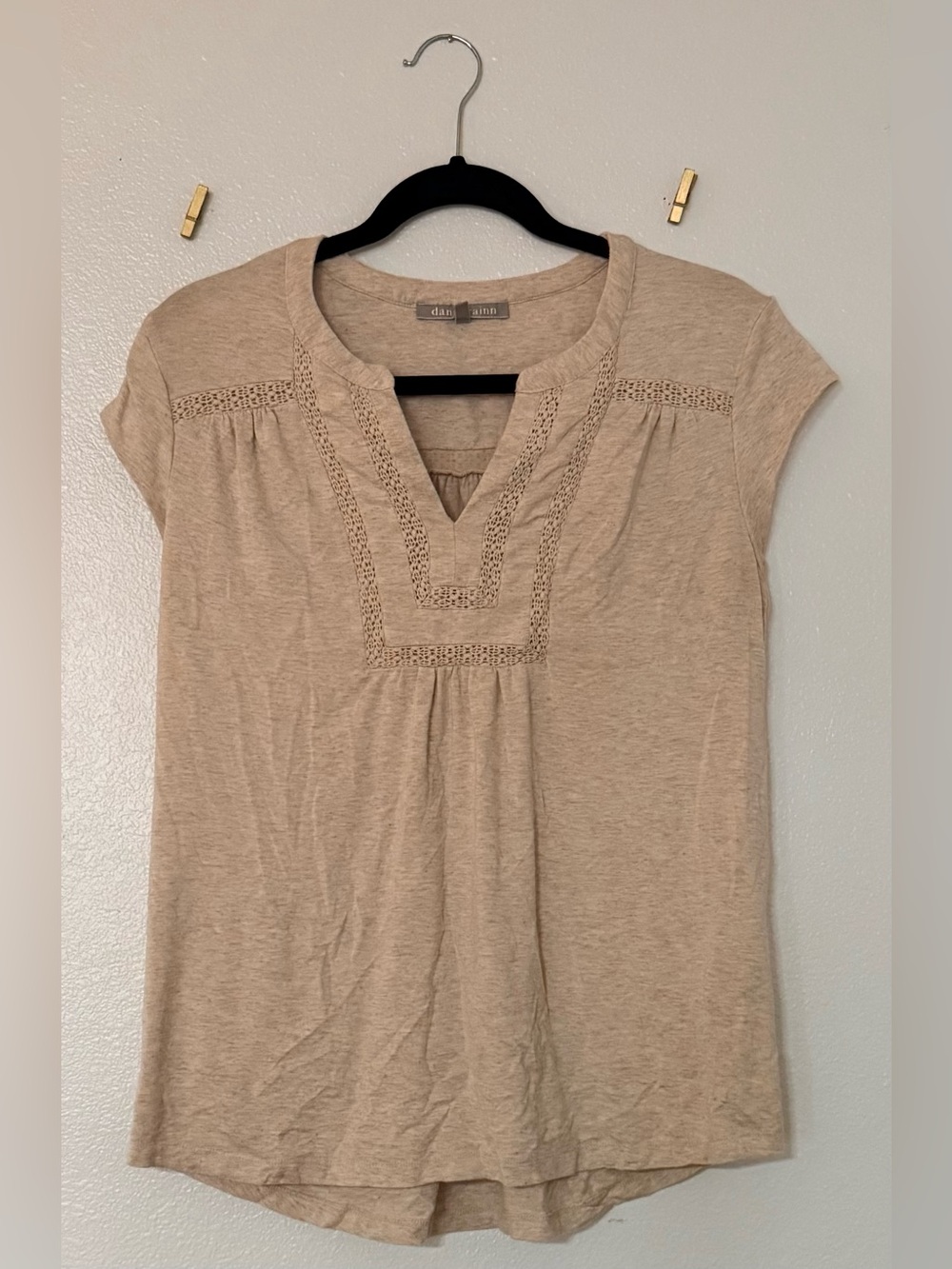 Daniel Rainn Women’s Medium Beige Lace Trim Split Neck Boho Top Rayon Blend